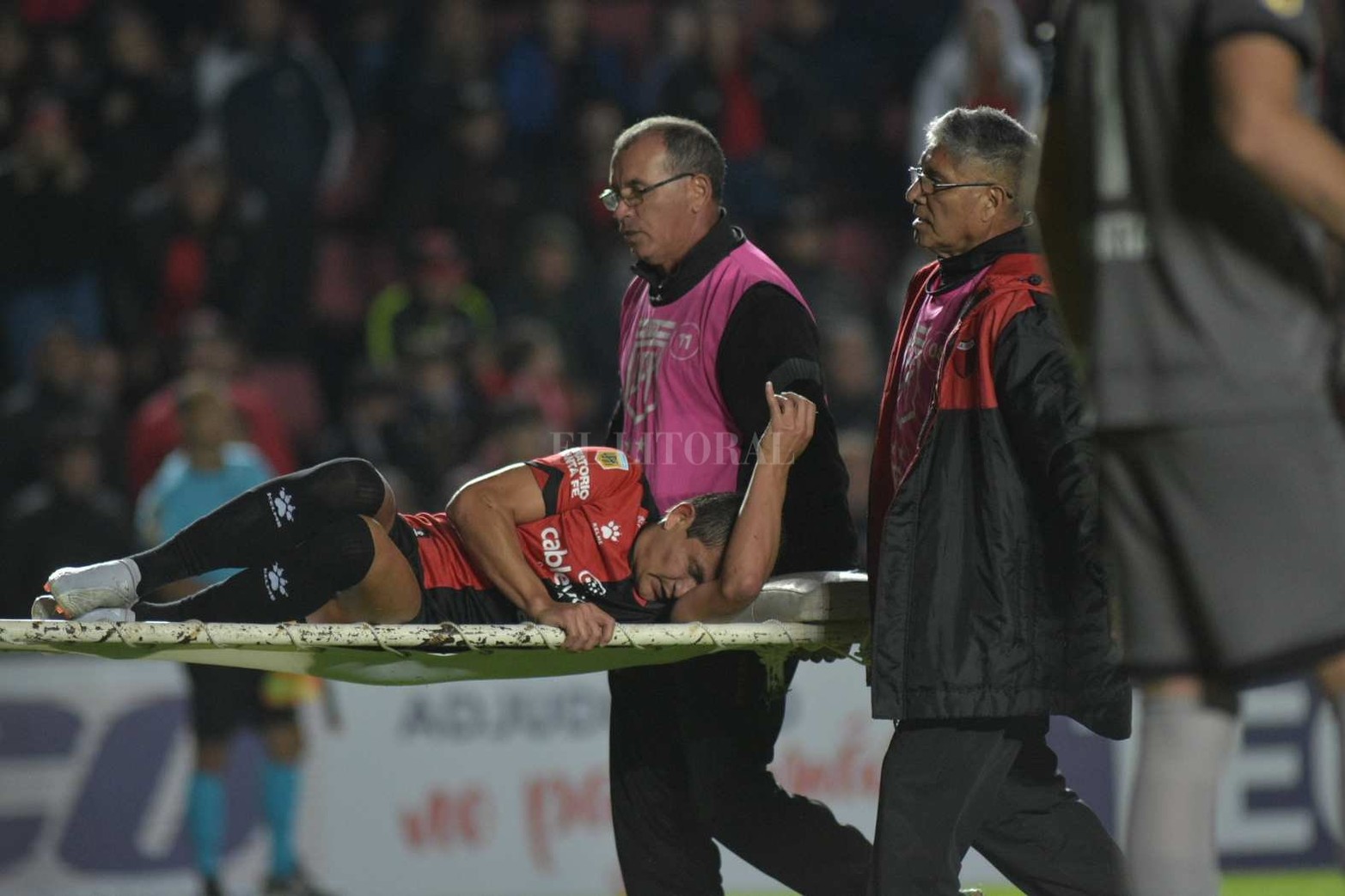 El "Pulga" Rodríguez salió lesionado.