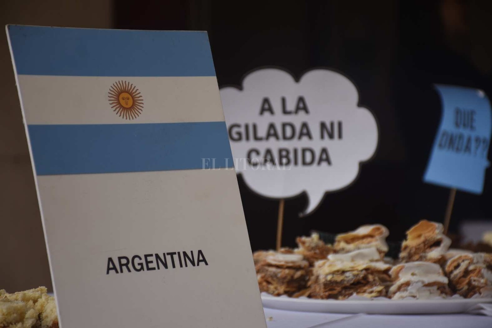 Intercambio de sabores y culturas en la UNL. Estudiantes extranjeros y de nuestro país cocinaron y ofrecieron platos típicos en un evento de confraternización realizado en el Rectorado.