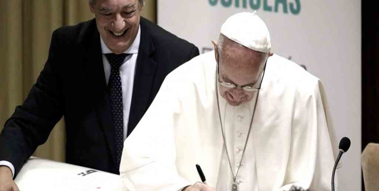 El Papa Francisco designó a dos argentinos como consultores en Educación del Vaticano