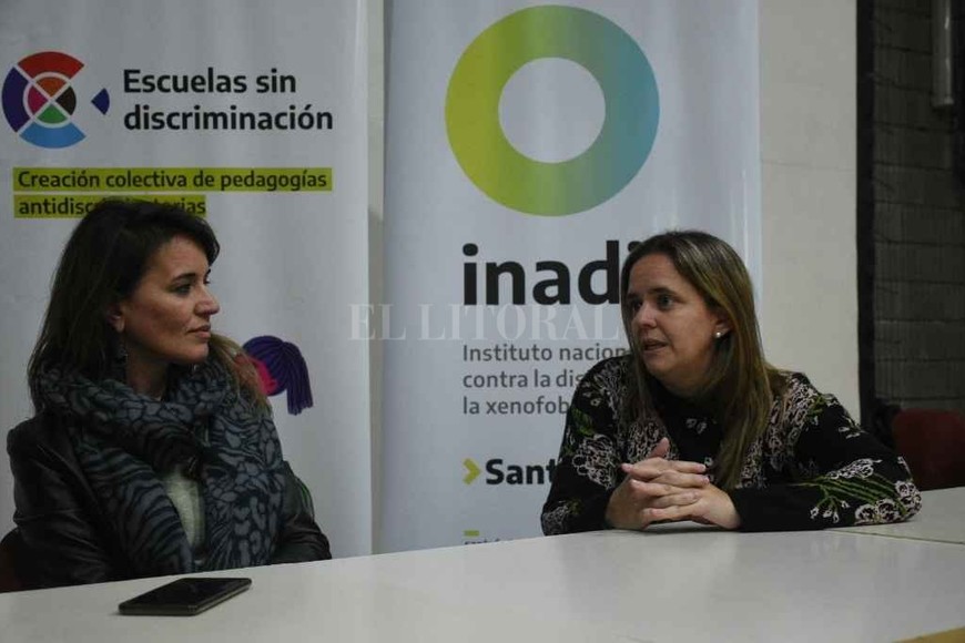 ELLITORAL_455918 |  Pablo Aguirre Cristina Gómez y Paula Saini coincidieron en la urgencia de tratar estas problemáticas, para que  las diferencias no se conviertan en desigualdades .