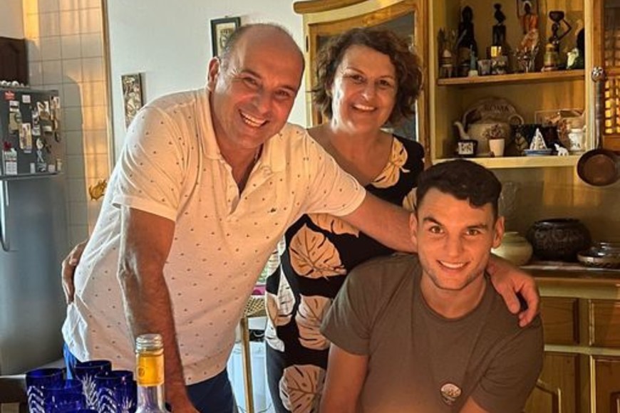 ELLITORAL_455600 |  Gentileza La familia. Junto a su esposa, Adriana, y a su hijo Santiago.