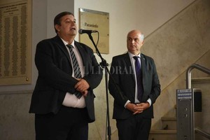 Guillermo Di Salvatore En el acto, el rector de la UNL destacó que la placa es  un homenaje a las y los convencionales que se atrevieron a trabajar por la institucionalidad del país .