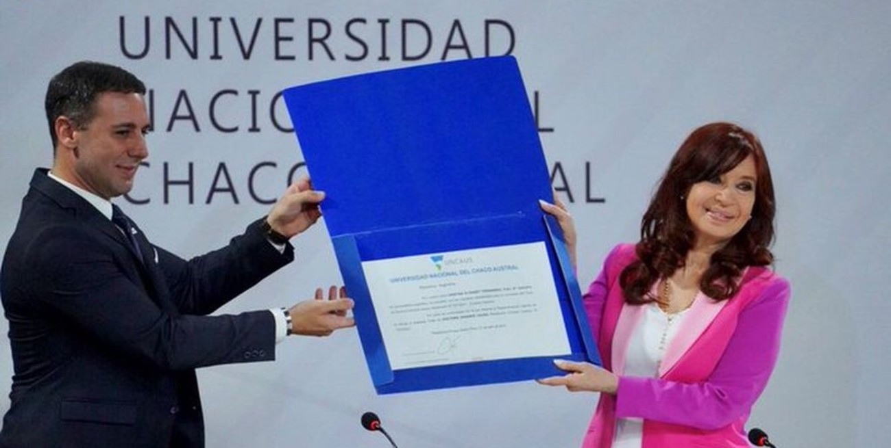 Cristina Kirchner recibió un reconocimiento en la Universidad de Chaco