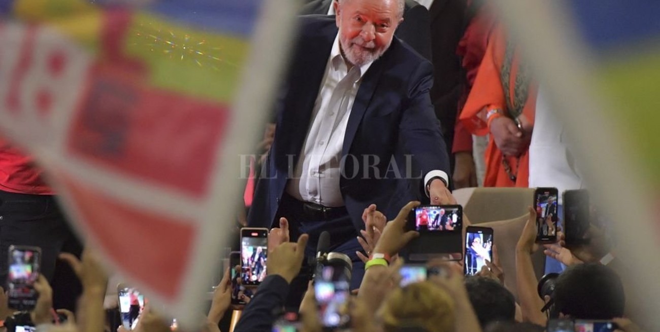 Lula lanzó su candidatura y convocó a "restaurar la soberanía" de su país