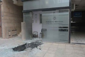 ELLITORAL_455046 |  Flavio Raina. El estudio jurídico ya había sufrido de hechos vandálicos, en noviembre de 2021.