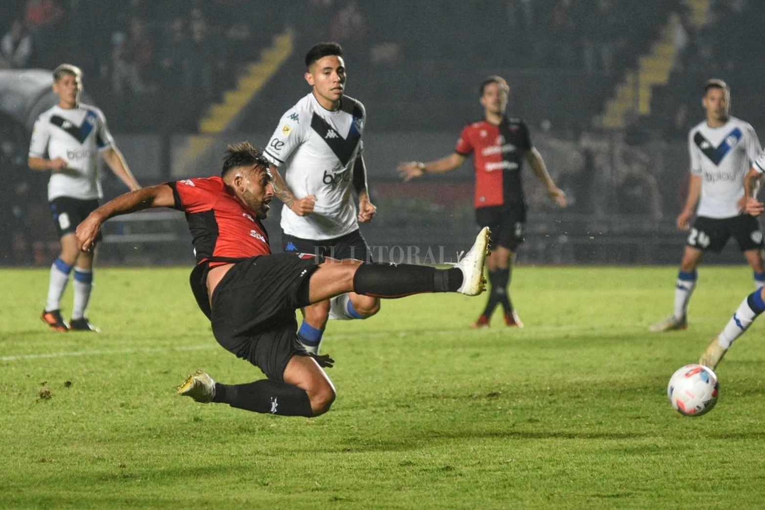 Colón perdió 2 a 1 frente a Vélez en la última fecha del torneo de la Liga Profesional de Fútbol.
