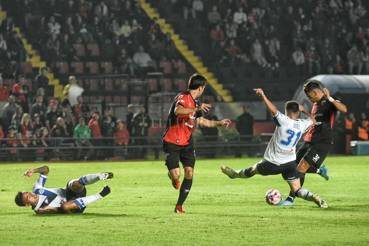Colón vs. Vélez juegan por la última fecha del torneo.