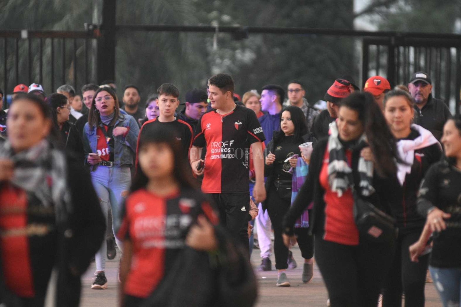 Colón y Vélez juegan por la última fecha del torneo de la Liga Profesional de fútbol.
