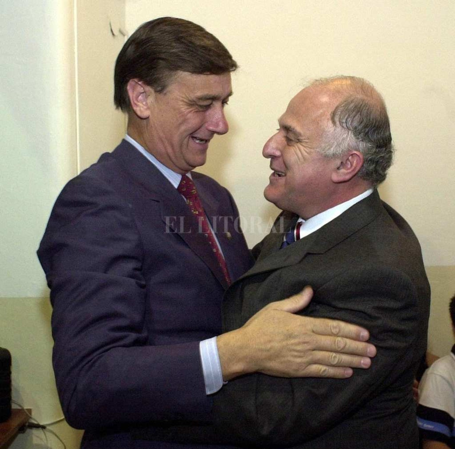 En 2003 asume como intendente de Rosario, en reemplazo del también socialista Hermes Binner.