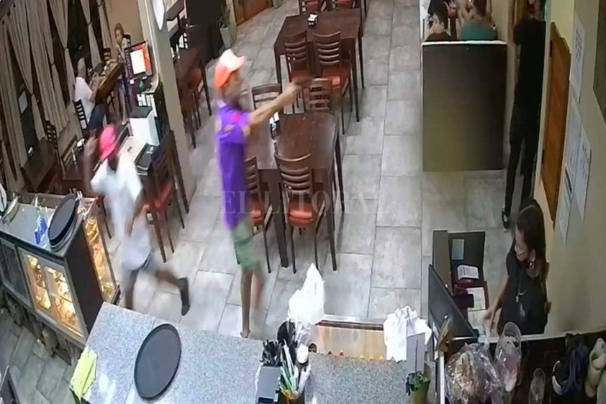 ELLITORAL_455788 | Archivo El Litoral Al día siguiente -12 de enero-, los mismos sujetos robaron en la esquina de Zulma Alé Café, en la esquina de General Paz y Martín Zapata.