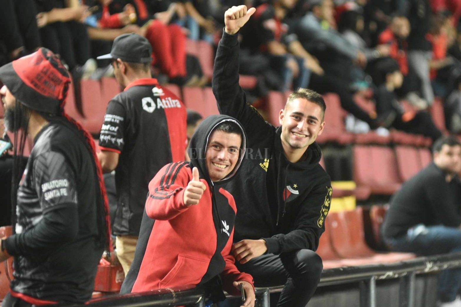 Colón y Vélez juegan por la última fecha del torneo de la Liga Profesional de fútbol.