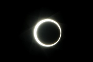 Archivo El Litoral Eclipse. La luz procedente de un cuerpo celeste es bloqueada por otro cuerpo eclipsante.