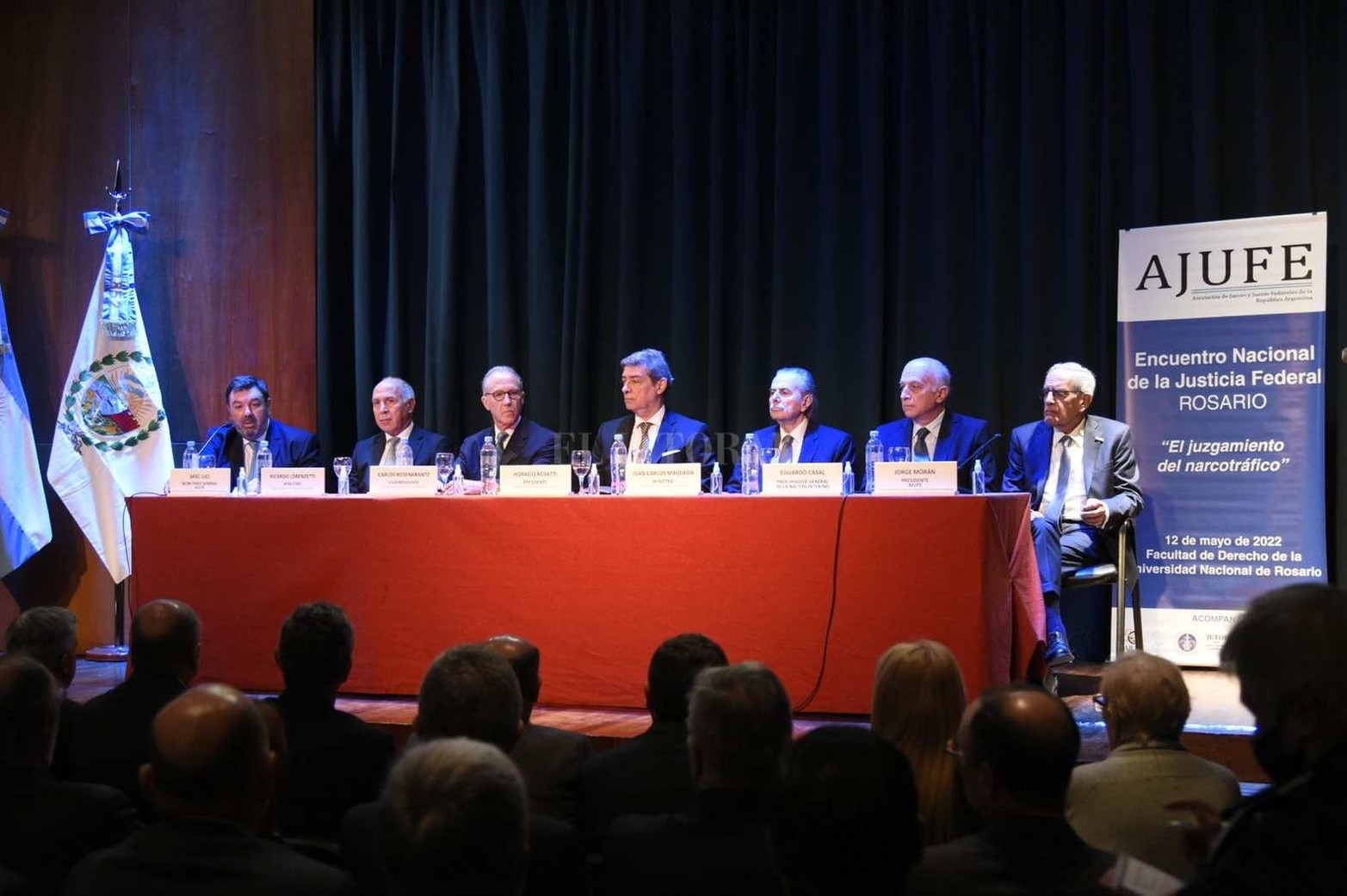 En un inédito encuentro en Rosario, La Corte Suprema reclamó "compromiso" para combatir el narcotráfico. Fue en el marco del encuentro de jueces federales.