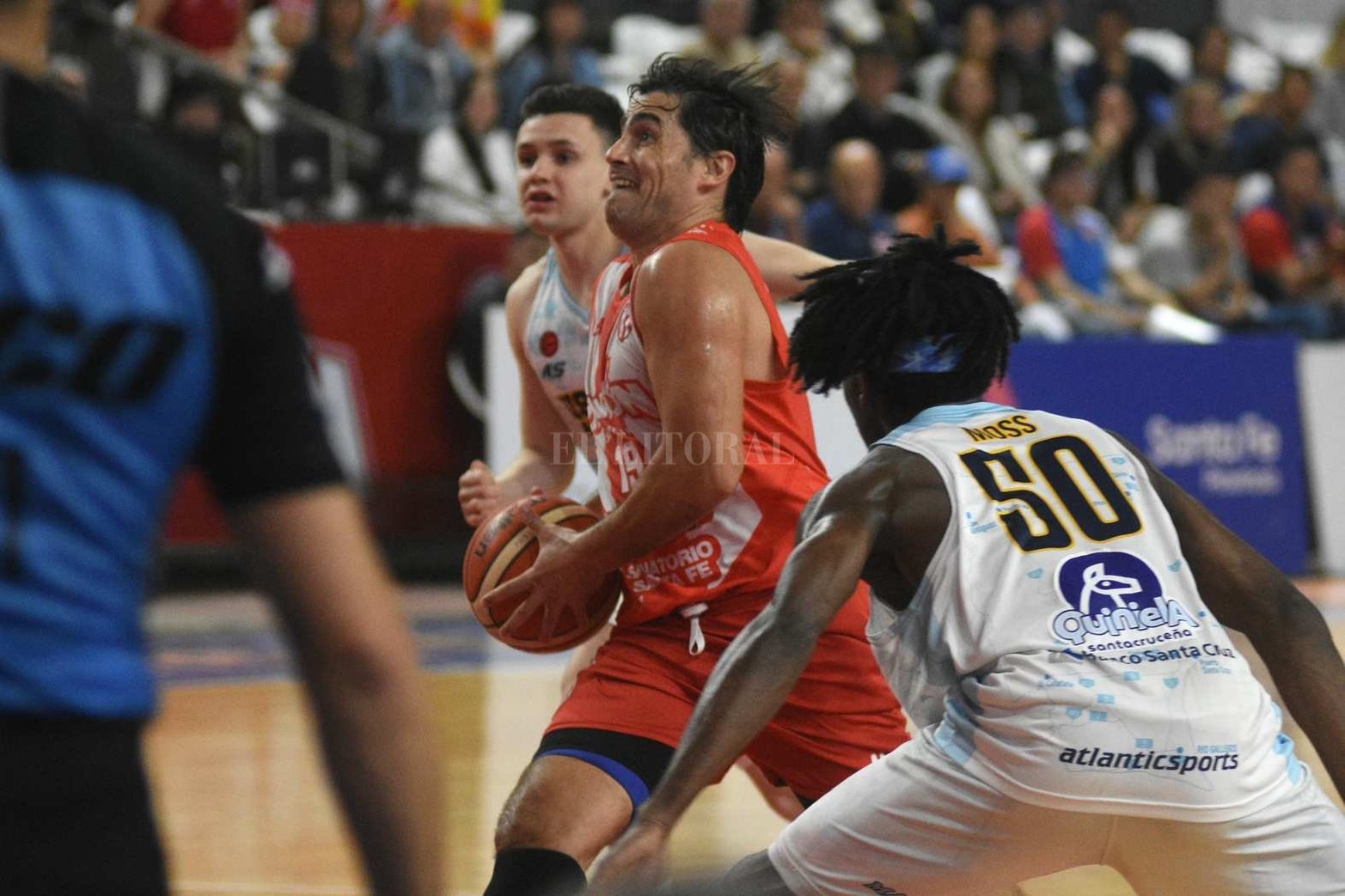 Liga Nacional de básquet. Unión ganó el quinto partido y se quedó con la serie 3 a 2. Derrotó a Hispano de Río Gallegos y mantuvo la categoría en la elite del básquet nacional.