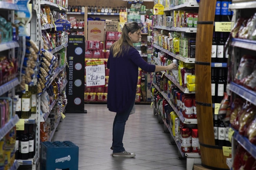 En la comparación interanual se mantiene con crecimientos menores, pero todos los indicadores cayeron contra el mes anterior.