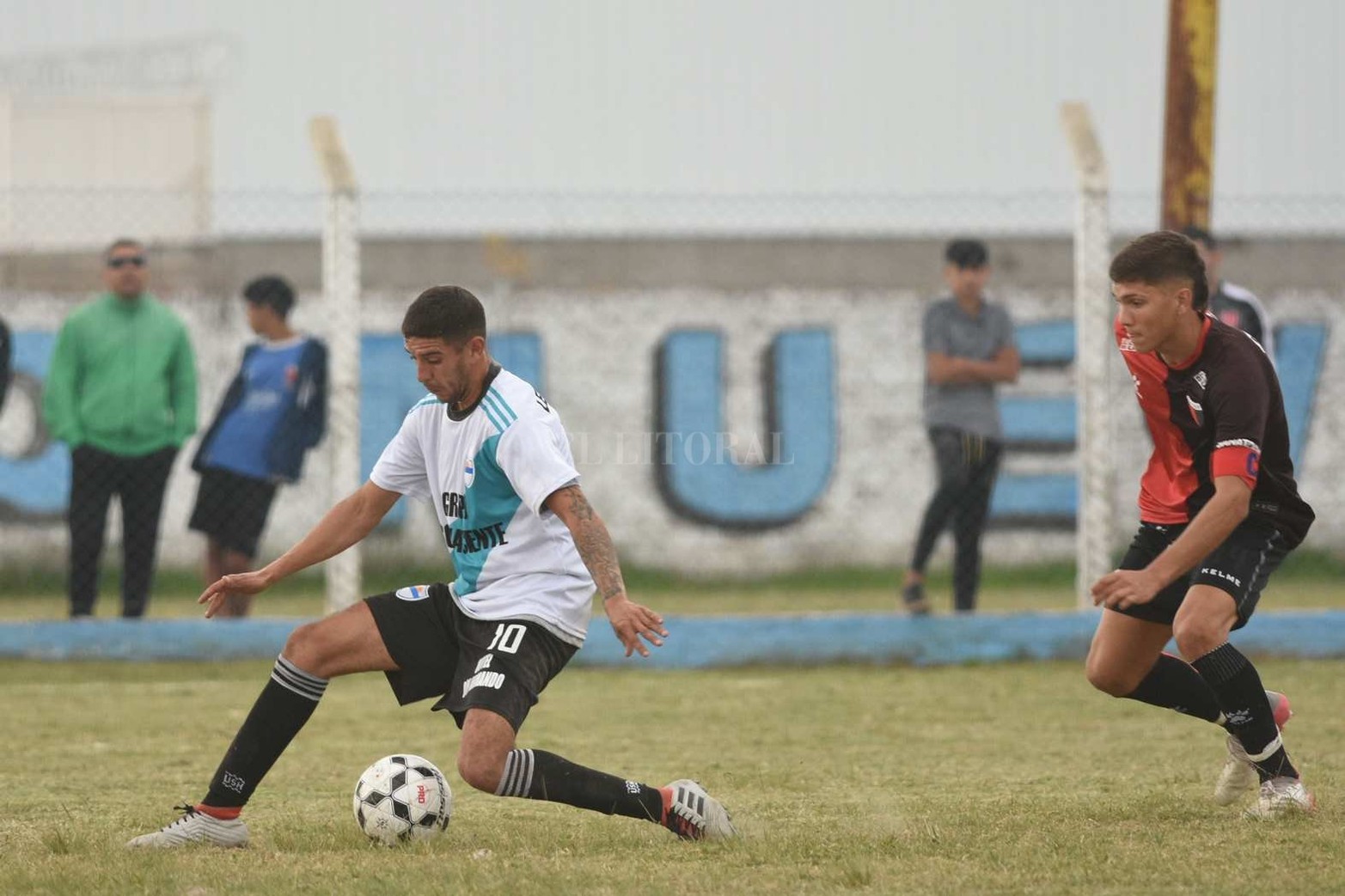 Colón le ganó 2 a 1 a Nuevo Horizonte y sigue puntero del torneo de la Liga Santafesina de Fútbol.