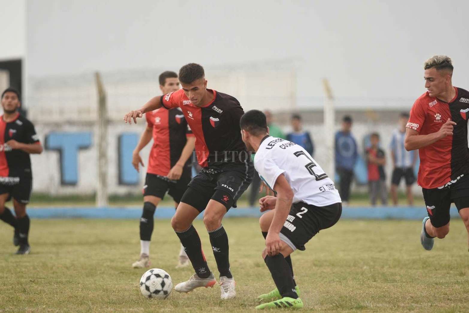 Colón le ganó 2 a 1 a Nuevo Horizonte y sigue puntero del torneo de la Liga Santafesina de Fútbol.