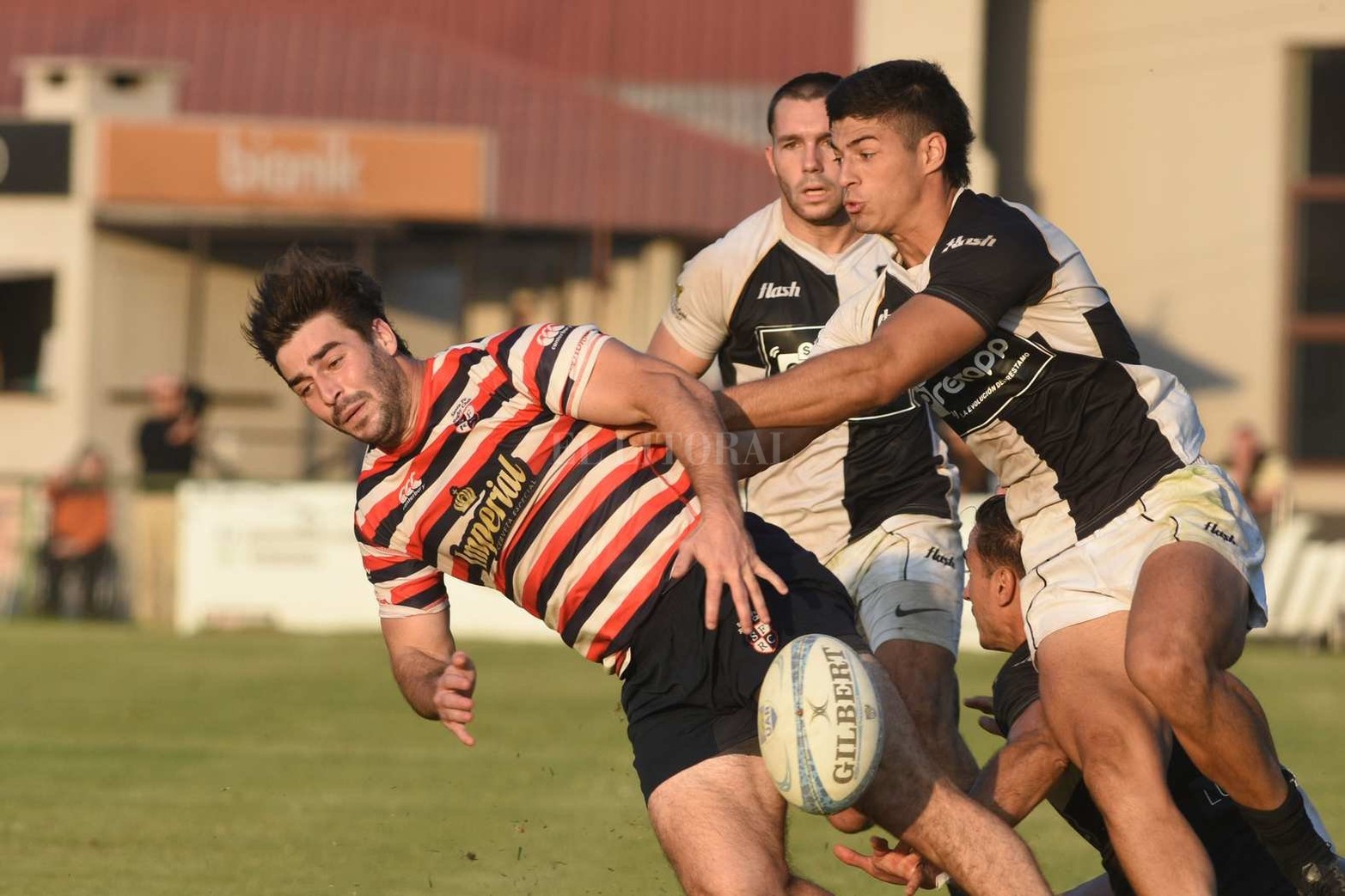 En Sauce Viejo, Santa Fe recibió a Estudiantes de Paraná quien le ganó 22 a 17.