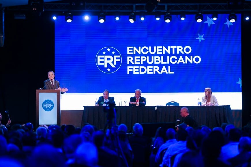 Télam Miguel Ángel Pichetto, presentó en sociedad su candidatura a la Presidencia de la Nación para las elecciones de 2023 con un espacio denominado Encuentro Republicano Federal.