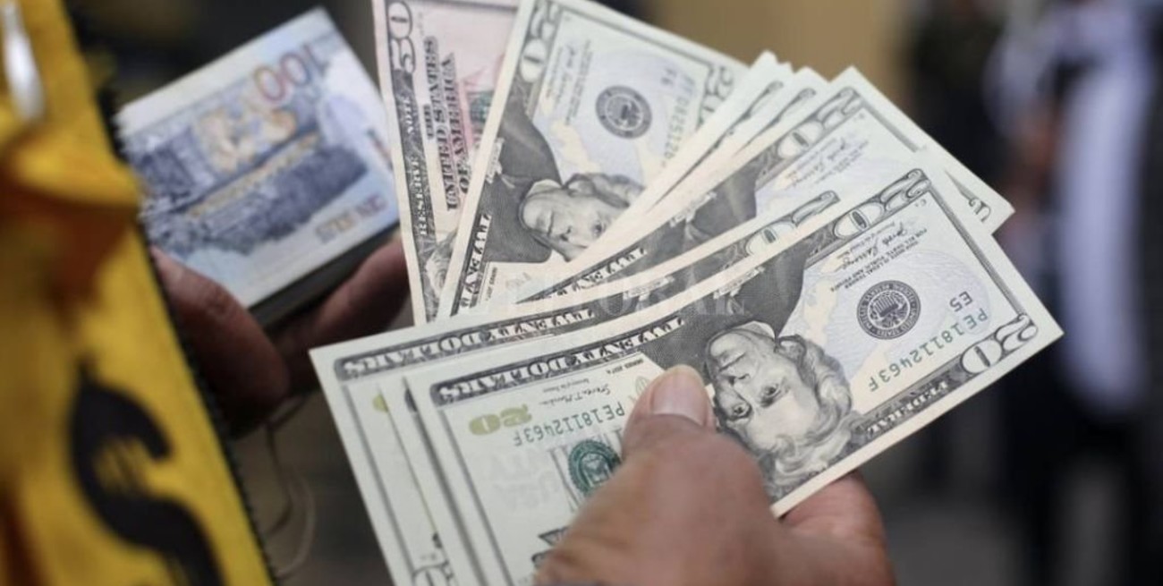 El dólar blue registró una nueva baja y cerró a $ 203,50