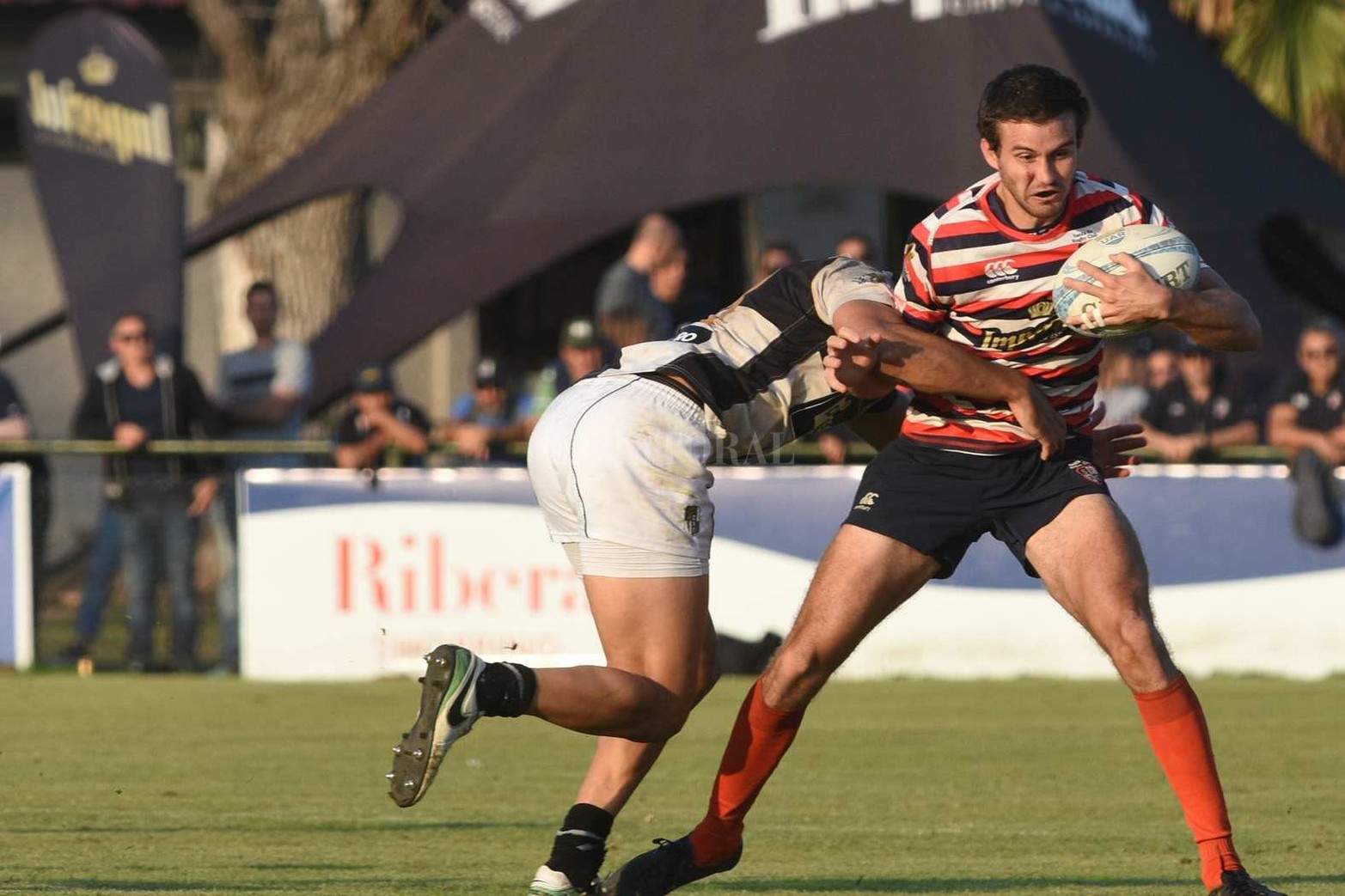 En Sauce Viejo, Santa Fe recibió a Estudiantes de Paraná quien le ganó 22 a 17.
