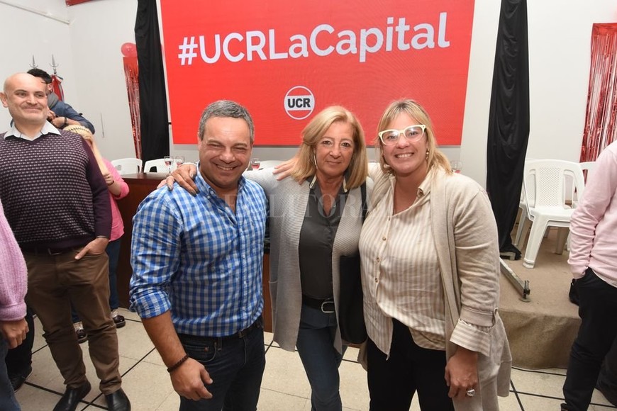 ELLITORAL_456995 |  Foto: Manuel Fabatia Los hermanos González y la madre en el acto.