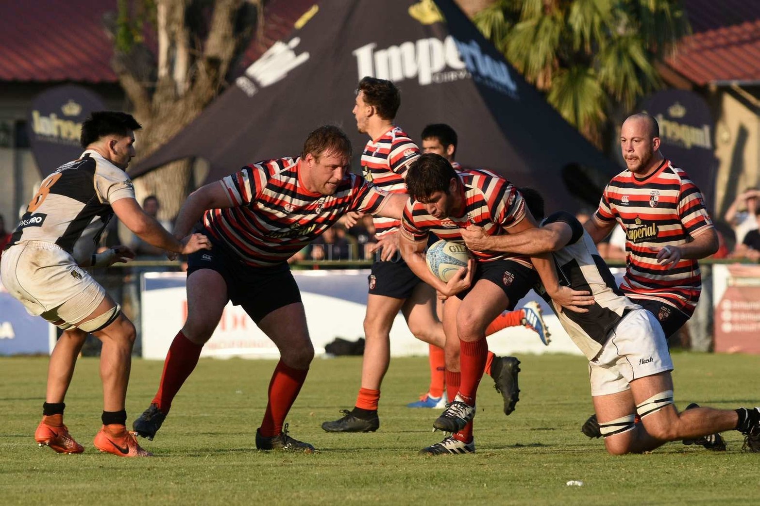 En Sauce Viejo, Santa Fe recibió a Estudiantes de Paraná quien le ganó 22 a 17.
