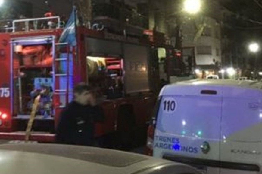 Bomberos arribaron a la zona comercial y muy transitada.