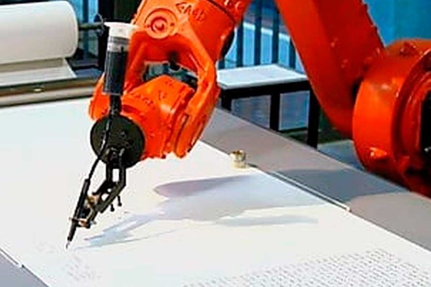 Estafas con un brazo robótico que falsifica firmas