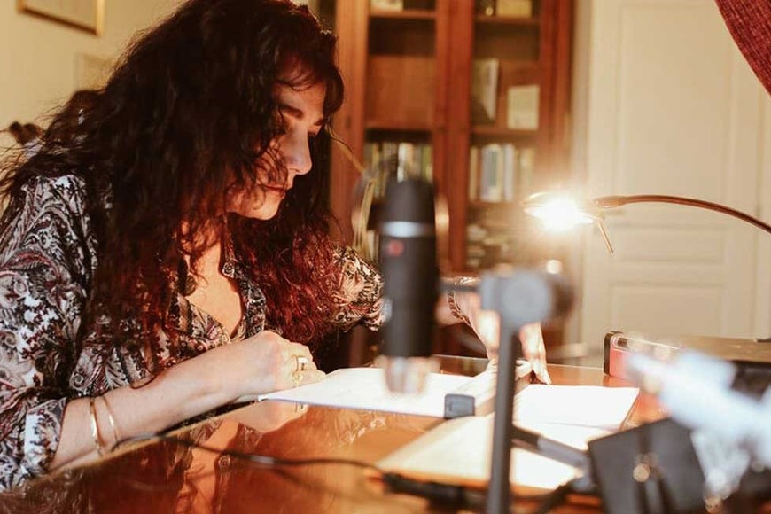 Estafas con un brazo robótico que falsifica firmas