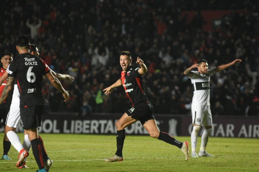 Lértora hizo un doblete en Colón.