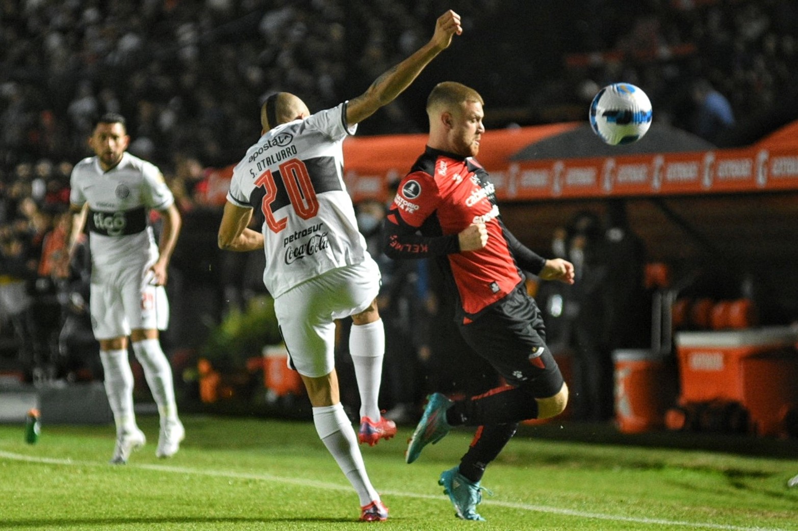 Colón le ganó 2 a 1 a Olimpia de Paraguay y aseguró su pase a octavos de final de la Copa Libertadores.