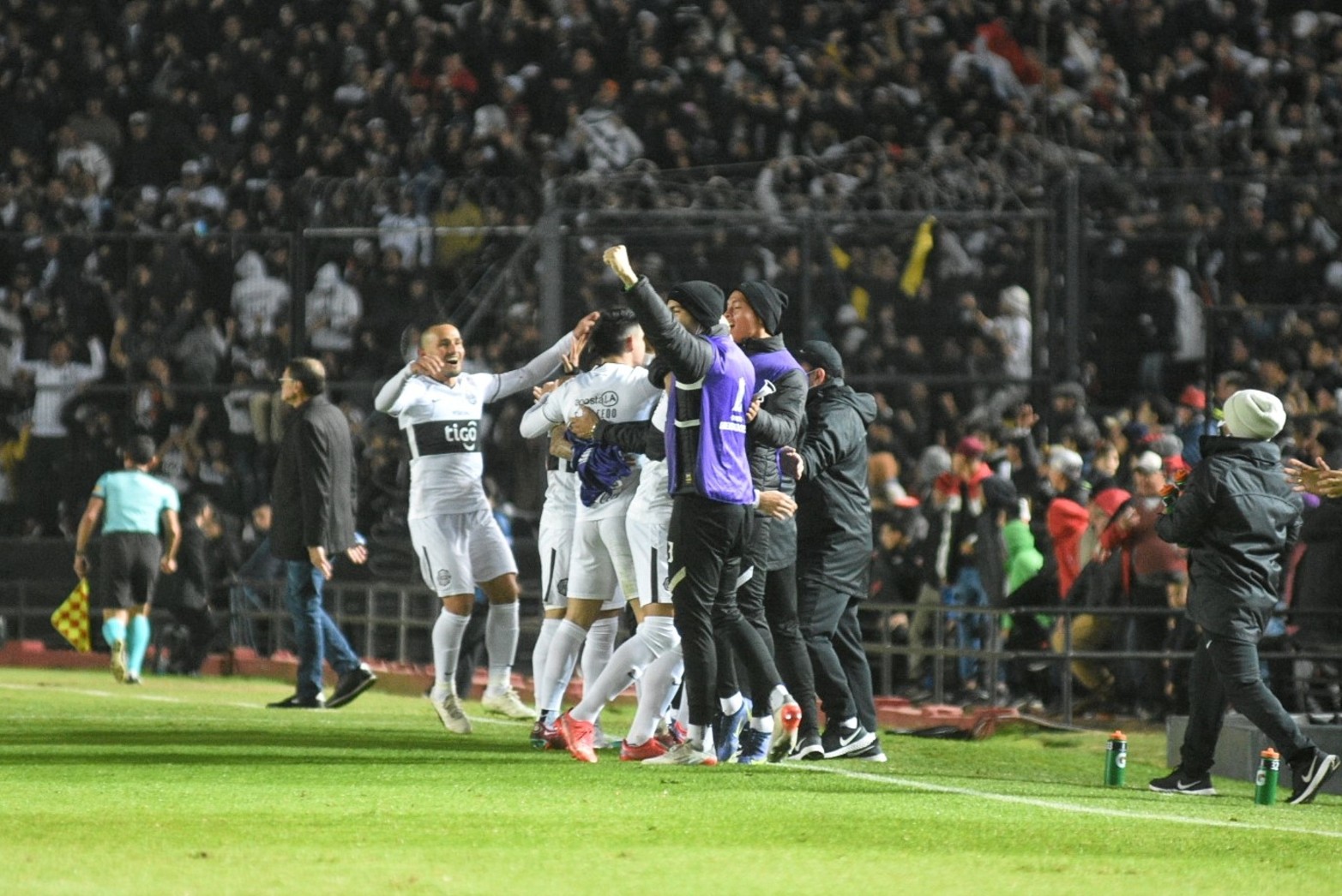 Colón le ganó 2 a 1 a Olimpia de Paraguay y aseguró su pase a octavos de final de la Copa Libertadores.
