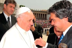 El primer mandatario chaqueño participará de un encuentro mundial de Scholas en la Universidad Urbaniana de Roma.