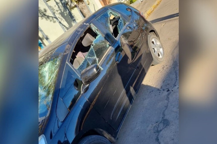 Auto roto en Villa Ocampo