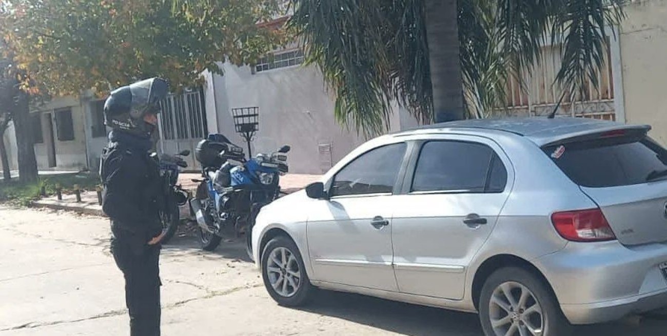 Denunció el auto como robado, pero se había olvidado donde lo estacionó