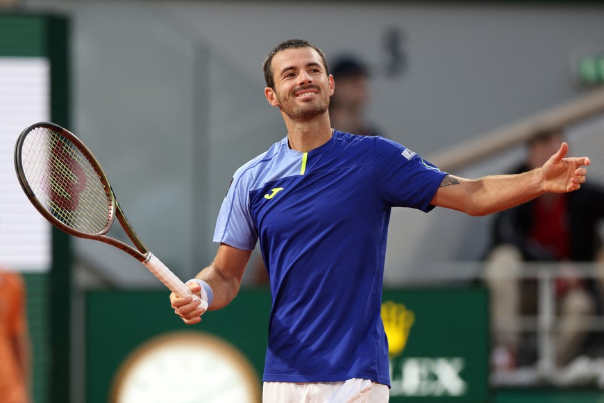 Tennis - French Open - Roland Garros, Paris, France - May 22, 2022
Argentina's Juan Ignacio Londero reacts during his first round match against Spain's Carlos Alcaraz Garfia REUTERS/Yves Herman