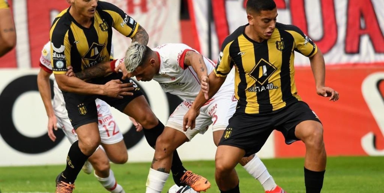 Deportivo Madryn venció en los penales a Huracán y avanzó en la Copa Argentina