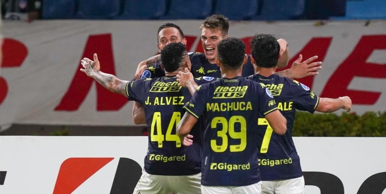 Unión jugó el partido perfecto y clasificó a los octavos de final de la Copa Sudamericana