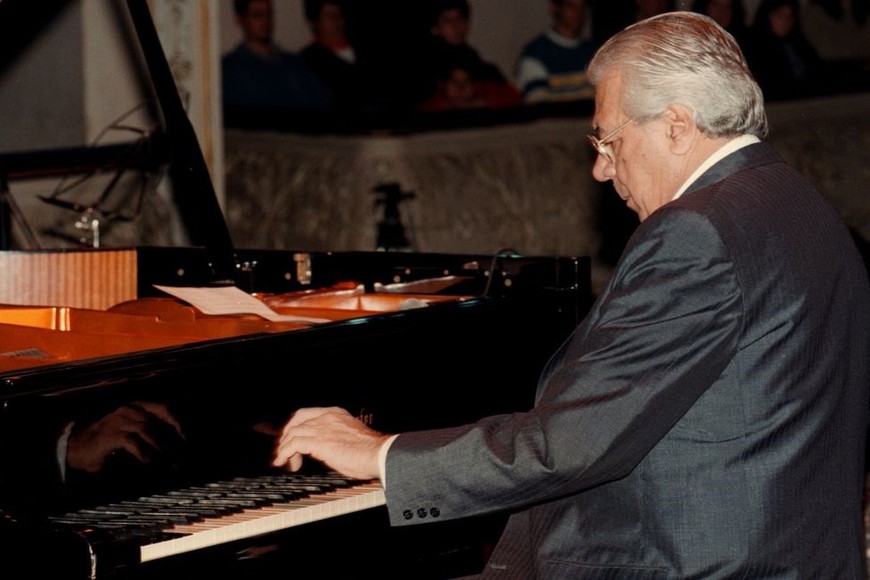 Ariel Ramírez en el Teatro Municipal en 1997.
