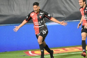 Aliendro marcó el primer gol del histórico 3 a 0 a Racing en San Juan. Crédito: Archivo El Litoral