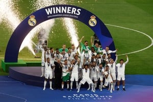 Soccer Football - Champions League Final - Liverpool v Real Madrid - Stade de France, Saint-Denis near Paris, France - May 28, 2022 
Real Madrid's Marcelo celebrates with the trophy and teammates after winning the Champions League REUTERS/Gonzalo Fuentes