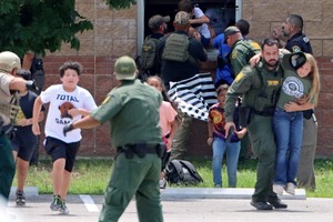 Children run to safety after escaping from a window during a mass shooting at Robb Elementary School where a gunman killed nineteen children and two adults in Uvalde, Texas, U.S. May 24, 2022. Picture taken May 24, 2022.  Pete Luna/Uvalde Leader-News/Handout via REUTERS 
 NO RESALES. NO ARCHIVES. MANDATORY CREDIT