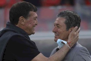 No se equivocaron. Para el secretario técnico sabalero, Mario Sciacqua, Falcioni demostró que era el entrenador indicado para Colón. Crédito: Archivo El Litoral