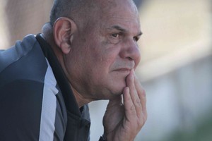 Ramón Centurión en acción. El DT vuelve a las canchas de la Liga Santafesina. Hoy será presentado en Ciclón Racing. Crédito: Luis Cetraro