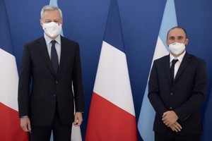 Martín Guzmán junto al director general del Tesoro y presidente del Club de París, Emmanuel Moulin. Crédito: Gentileza