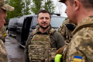 Ukraine's President Volodymyr Zelenskiy visits a place of a fight with Russian troops during Russia's invasion to Ukraine, in Kharkiv region, Ukraine May 29, 2022.  Ukrainian Presidential Press Service/Handout via REUTERS ATTENTION EDITORS - THIS IMAGE HAS BEEN SUPPLIED BY A THIRD PARTY.
