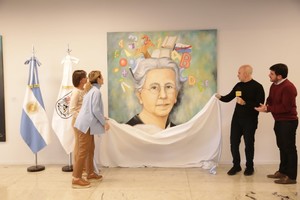 Rosario Vera Peñaloza, homenajeada por artista santafesina en Buenos Aires