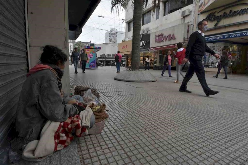La pobreza golpea en Santa Fe como en las grandes urbes del país. Crédito: Luis Cetraro