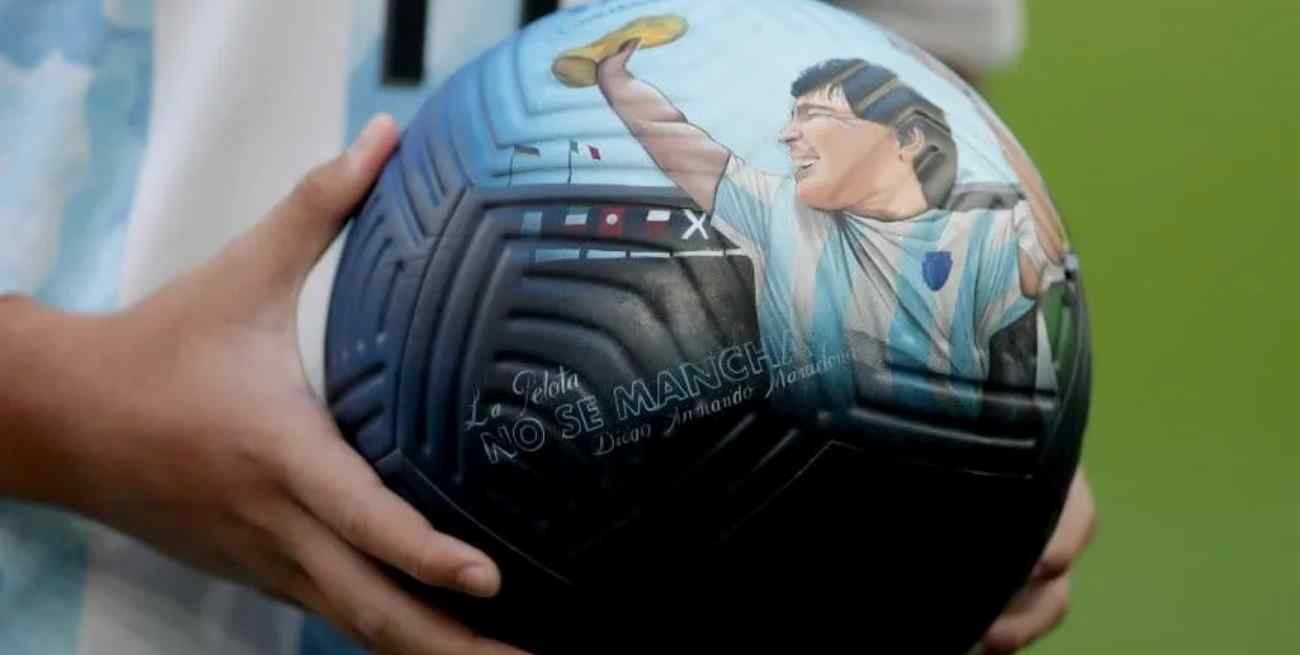 El cruce entre Argentina e Italia tuvo un emotivo homenaje para Diego Maradona